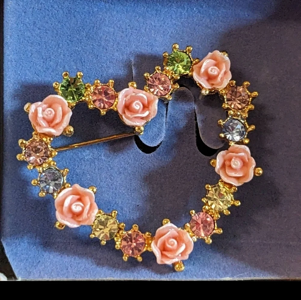 1990's Avon Rose Accented‎ Heart Pin